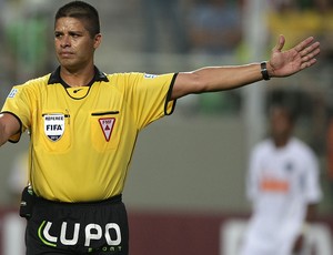 árbitro Francisco Carlos do Nascimento américa-MG e atlético-MG  (Foto: Carlos Roberto / Agência Gazeta Press)
