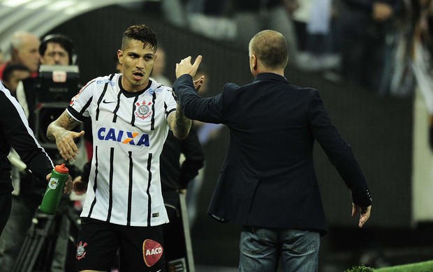 Gol de Guerrero após tabelinha com Danilo é eleito na enquete de golaço