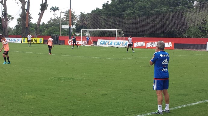 Oswaldo treino Flamengo (Foto: Fred Gomes)