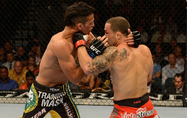 Charles Oliveira x Frankie Edgar UFC 162 (Foto: Getty Images)
