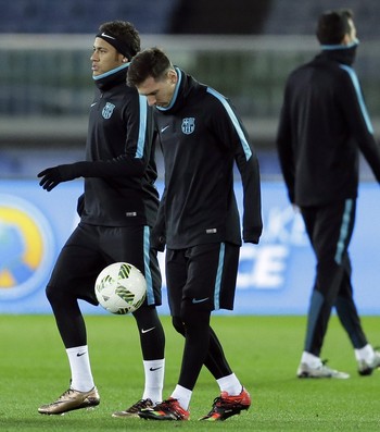 Messi e Neymar treino Barcelona Japão (Foto: Reuters)