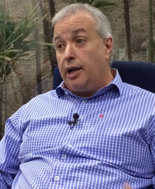 Presidente rebate críticas por saídas e defende contas em dia no Corinthians