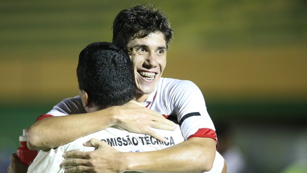 Giacarlo marcou o gol da vitória do Ferroviário contra o Crato (Foto: Normando Sóracles/Agência Miséria de Comunicação)