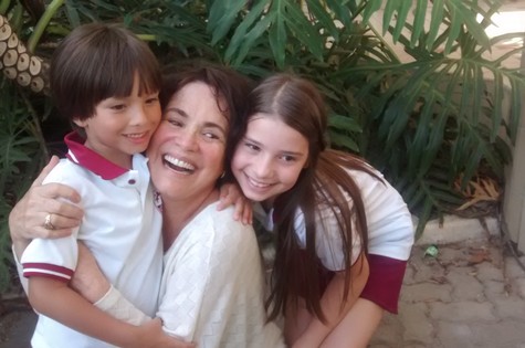  Regina Duarte (Esther) e seus netos em “Sete vidas”: Gabriel Palhares (Luca) e Milena Melo (Sophia) (Foto: Divulgação)