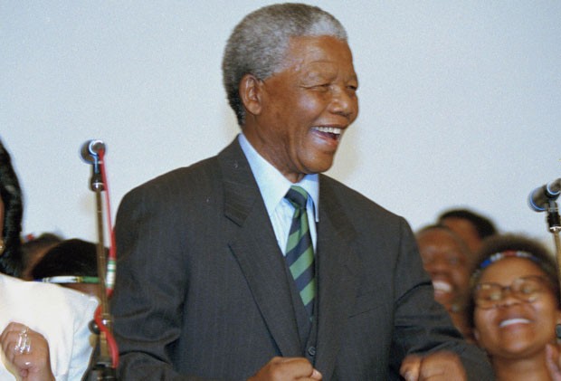 Mandela, em foto de 2 de maio de 1994 (Foto: David Brauchli/AP)