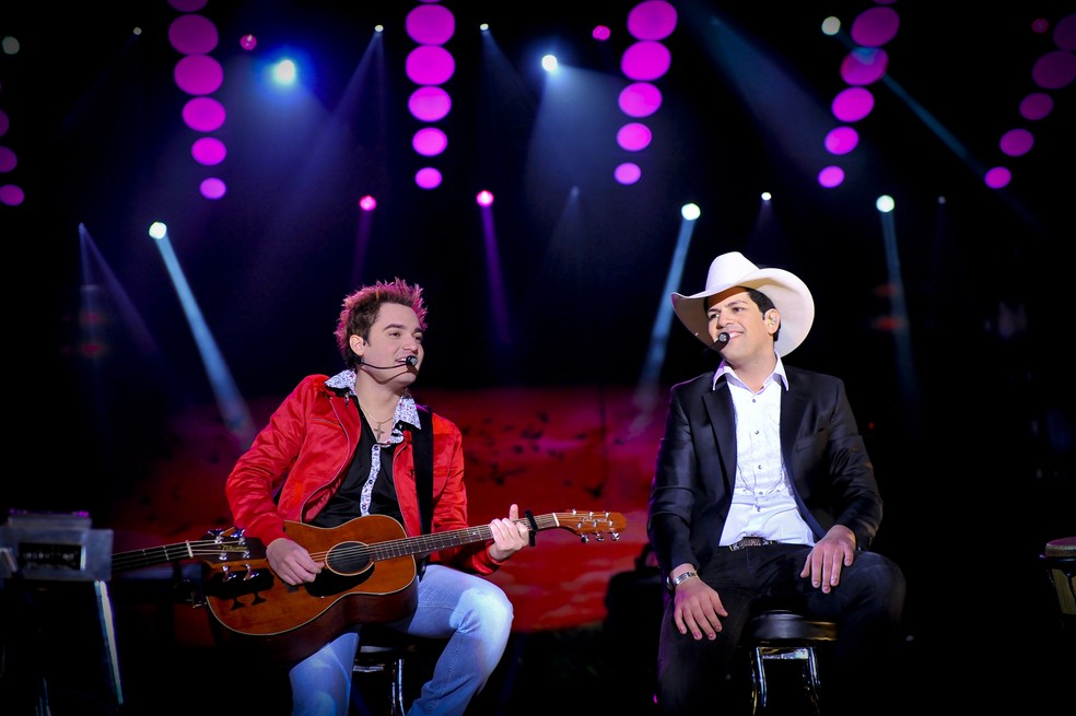 A dupla Fernando & Sorocaba sobe ao palco do Maior São João do Mundo no domingo (2) (Foto: Divulgação)