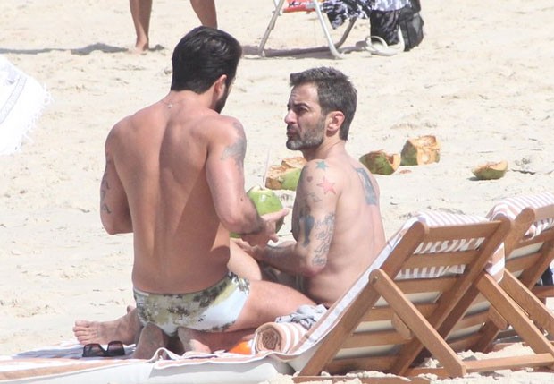 Marc Jacobs & Harry Louis: Beach Kisses in Rio!: Photo 2847154