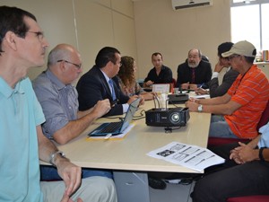 Diretoria do Sindicato dos Bancários se reúne com procons e Promotoria do Consumidor, em Campina Grande, para traçar planos para evitar problemas para os clientes das agências bancárias durante greve. (Foto: Sindicato dos Bancários da Paraíba)