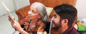 Jovem faz webnovela sobre
a avó que enfrenta Alzheimer (Isabella Calzolari/G1)