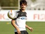 Pato fecha ciclo de clássicos e pega Tricolor pela primeira vez