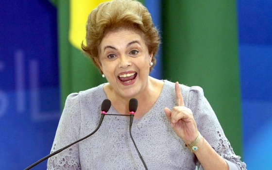  Presidente Dilma Rousseff participa de Encontro com Juristas pela Legalidade e em Defesa da Democracia no Palácio do Planalto (Foto: ANDRE COELHO / Ag. O Globo)