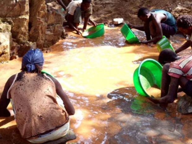 Trabalhadores de garimpos são expostos à mercúrio (Foto: Divulgação/UNEP-ONU/arlgold.com )