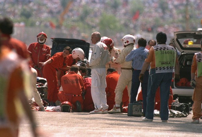 Ayrton Senna acidente, médicos, curva tamburello (1994) (Foto: Getty Images)