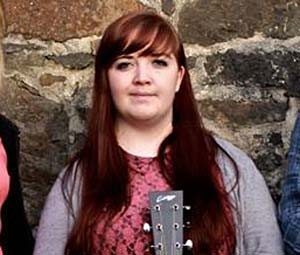 Caitlin McNeill, cantora de 21 anos que postou a foto do vestido em uma página de Tumblr que mantém  (Foto: Reprodução/Facebook/ Canach)