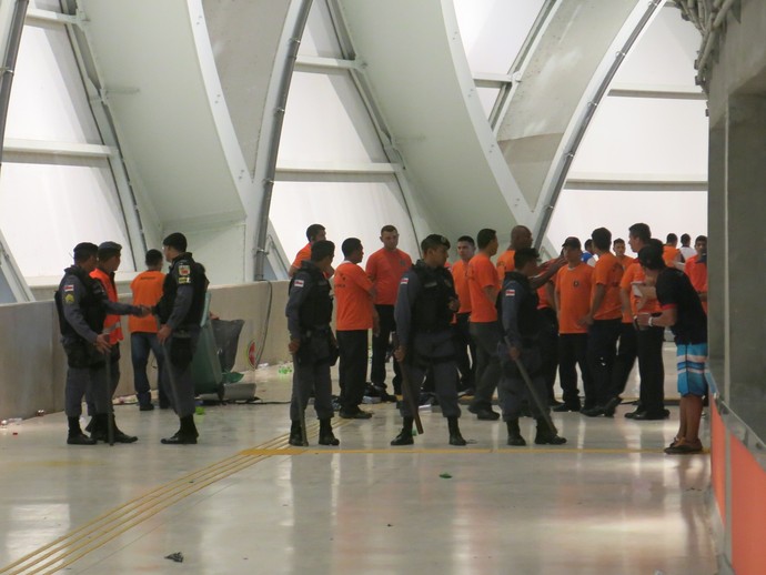 policia arena da amazonia briga (Foto: Edgard Maciel de Sá)