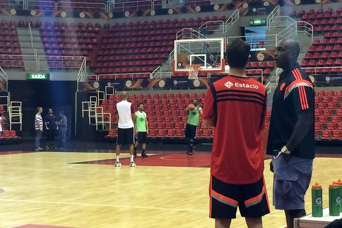 Derrick Caracter basquete do Flamengo (Foto: Julia Pecci)