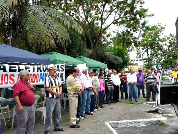 Urbanitários reunidos durante ato na Zona Sul de Manaus (Foto: Divulgação/Stiuam)