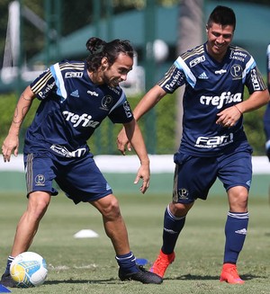Cristaldo elogia amigo Valdivia, mas evita falar sobre renovação do chileno