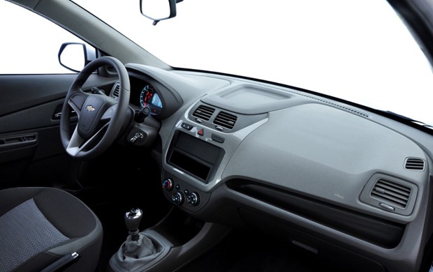 Interior do Chevrolet Cobalt 1.8 (Foto: Divulgação)