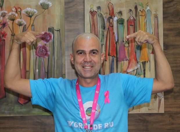 Samuel Moreira raspou a cabeça para encorajar mulheres com câncer (Foto: Gabriela Canário)