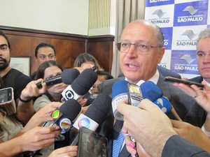 Governador Geraldo Alckmin visitou cidades da Baixada Santista nesta quinta-feira (Foto: Mariane Rossi / G1)