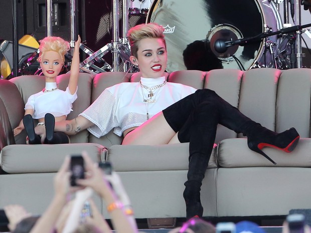 X17 - Miley Cyrus se apresenta em programa de televisão em Los Angeles, nos Estados Unidos (Foto: X17/ Agência)