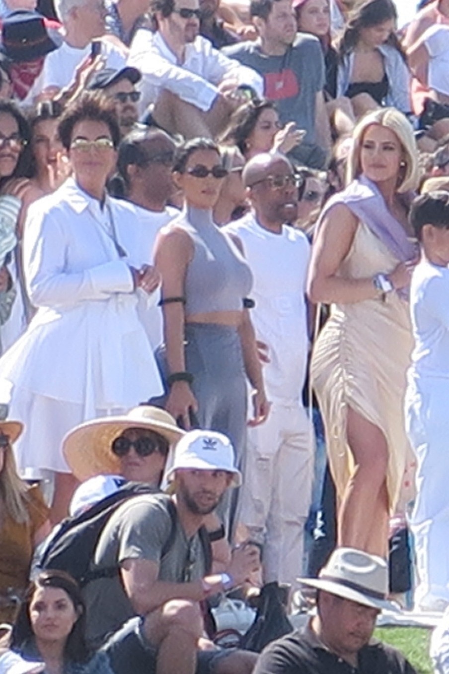 Família Kardashian no Sunday Service (Foto: Backgrid) Família Kardashian no Sunday Service (Foto: Backgrid)