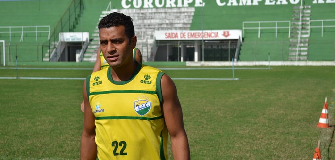 Rafael Granja estreou com gol e vitória pelo Coruripe (Foto: Jota Rufino/GloboEsporte.com)