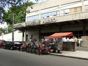 Hospital Guilherme Álvaro, em Santos, SP (Foto: Reprodução/TV Tribuna)