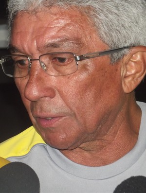 Givanildo Oliveira, novo treinador do ABC (Foto: Matheus Magalhães/GLOBOESPORTE.COM) Givanildo Oliveira, novo treinador do ABC (Foto: Matheus Magalhães/GLOBOESPORTE.COM)