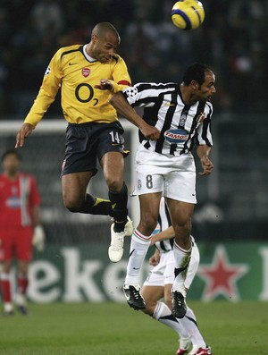 Emerson e Henry - Juventus e Arsenal - Champions 2005 (Foto: Getty Images)