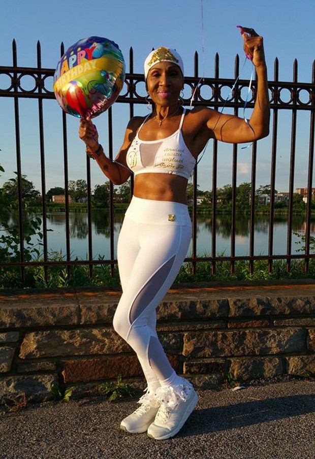 Ernestine Shepherd no seu aniversário de 80 anos (Foto: Reprodução/Facebook) Ernestine Shepherd no seu aniversário de 80 anos (Foto: Reprodução/Facebook)