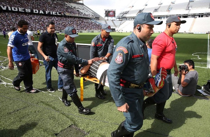 Machucado em jogo-festivo na Arena, Palhinha será operado em São Paulo