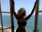 Com pouca roupa, Christina Aguilera exibe boa forma em bastidores de clipe