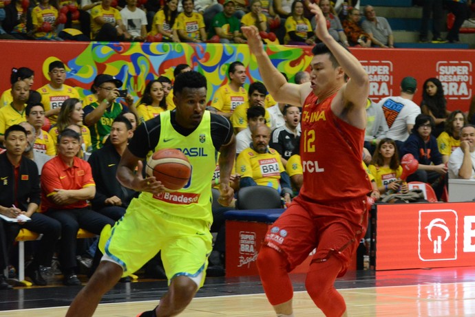 Brasil x China Super Desafio de basquete Mogi das Cruzes (Foto: Cairo Oliveira)