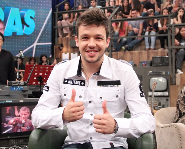 Bruno Scornovacca comenta a sua estreia como lutador (Foto: TV Globo/Altas Horas)