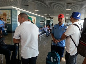 Delegações de Corinthians e Palmeiras se encontram em aeroporto