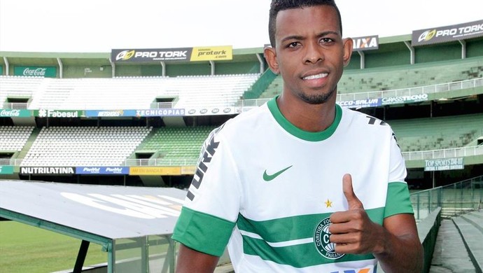 Moacir é confirmado oficialmente como reforço do Coxa 'Quero títulos