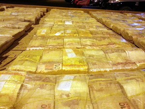 PRF estima que dupla levava R$ 600 mil (Foto: Divulgação/PRF Santarém)