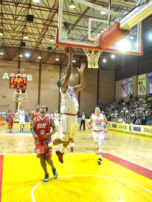 Basquete, UniCEUB x Pinheiros (Foto: Brito Junior)