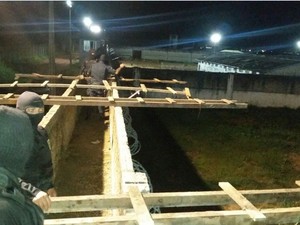 Foram encontradas quatro escadas usadas pelos detentos  (Foto: Arquivo pessoal)