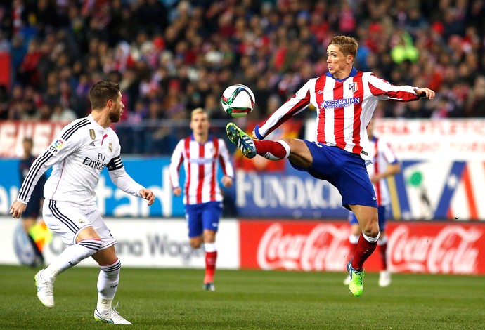 Fernando Torres e Sergio Ramos, Atlético de Madrid X Real Madrid (Foto: Agência Reutes)