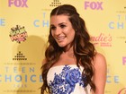 Bronzeada, Lea Michele exibe boa forma no 'Teen Choice Awards'