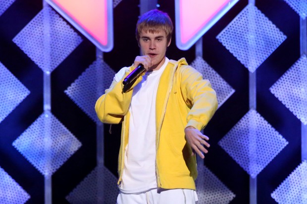 Justin Bieber em show em Nova York, nos Estados Unidos (Foto: Andrew Kelly/ Reuters)