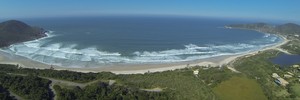 Praia do Rosa, em SC, está na lista das 30 baías mais belas do mundo (Claudio Lima/Divulgação)