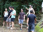 Kit Harington, de 'Game of Thrones', faz trilha com os amigos no Parque Lage
