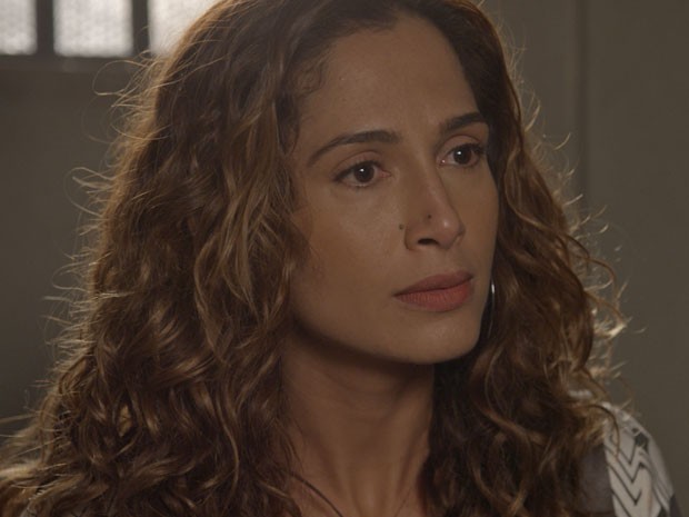 Regina enfrenta Beatriz na prisão (Foto: TV Globo)