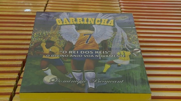 Dominique Beaucant livro Garrincha (Foto: Reprodução / SporTV)