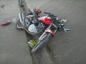 Resultado de imagem para moto caiu
