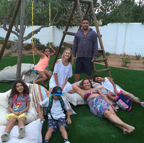 Ronaldo com a família em Ibiza (Foto: Reprodução / Instagram)